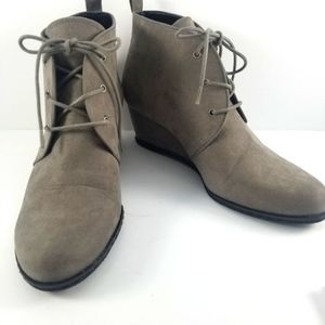 NWOT Franco Sarto Gray Suede Ankle Booties Size 8. S641